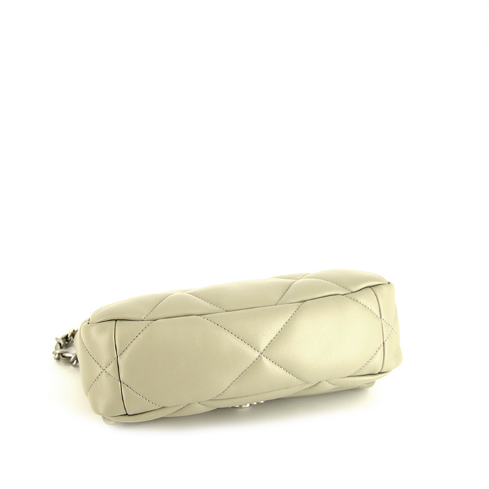 Bolso bandolera Chanel 19 en cuero acolchado gris - Detail D5
