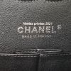 Bolso de mano Chanel Timeless en cuero acolchado con motivos de espigas negro - Detail D4 thumbnail