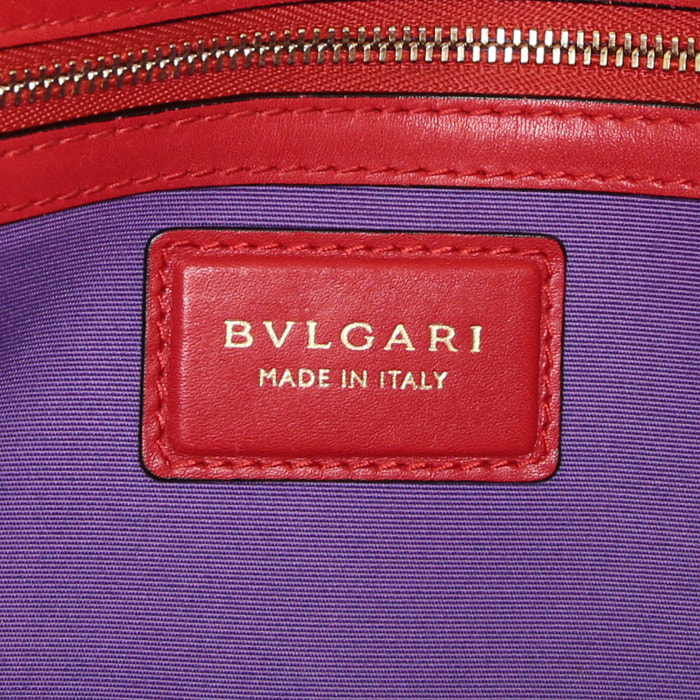 Bolso para llevar al hombro o en la mano Bulgari Serpenti en cuero rojo - Detail D4