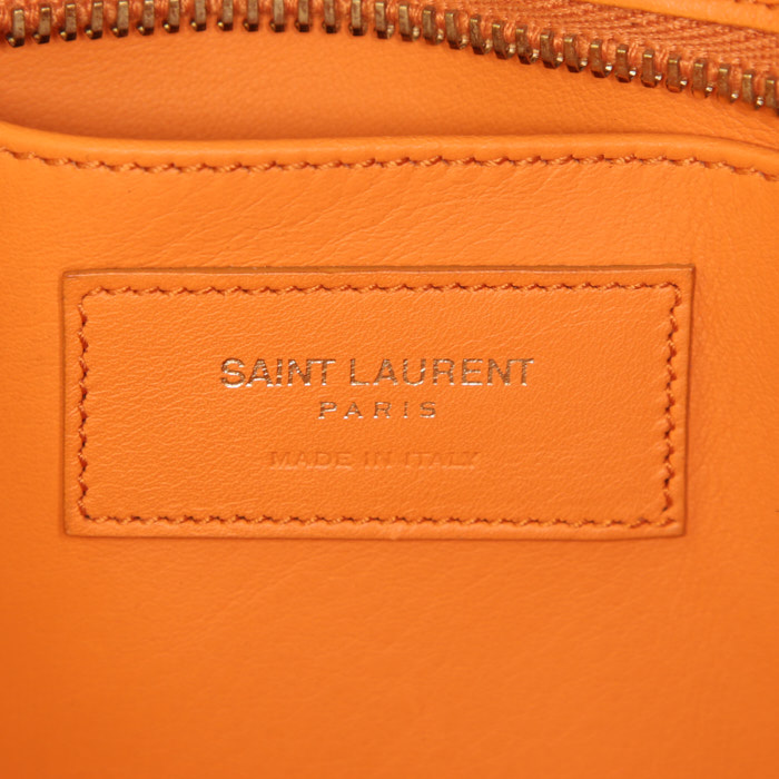 Yves Saint Laurent Chyc handbag in orange leather - Detail D4