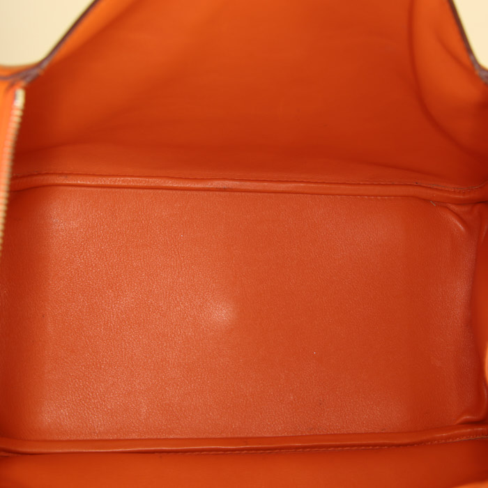 Bolso de mano Hermès  Lindy 34 cm en cuero swift naranja - Detail D2