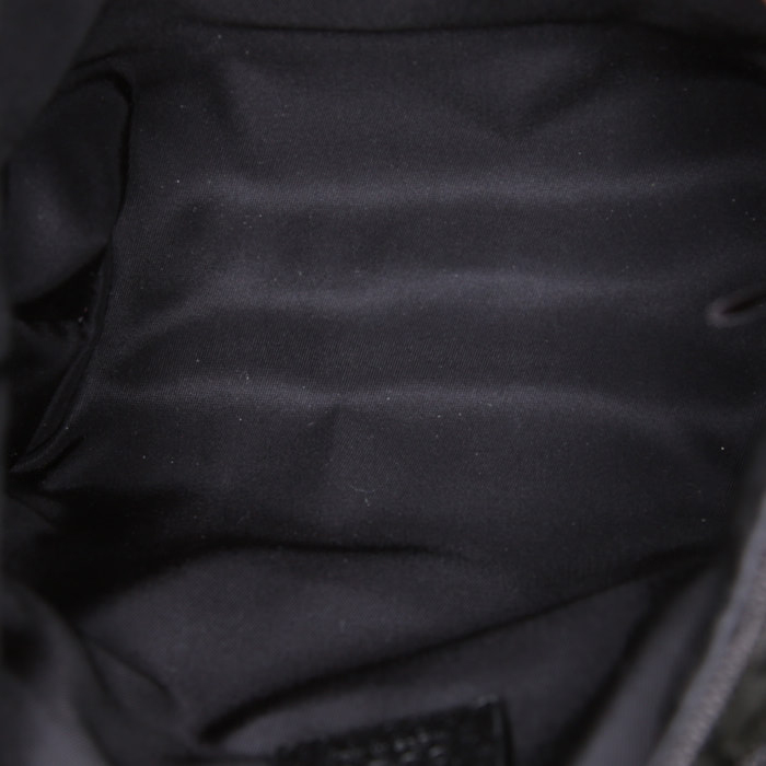 Sac bandoulière Gucci Off The Grid en toile monogram noire et cuir noir - Detail D2