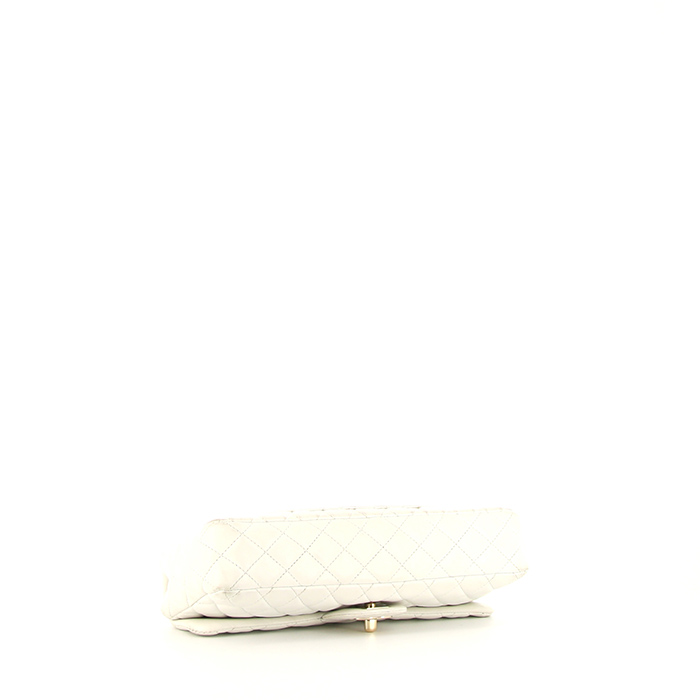 Chanel East West bag worn on the shoulder or carried in the hand in white quilted leather - Detail D5