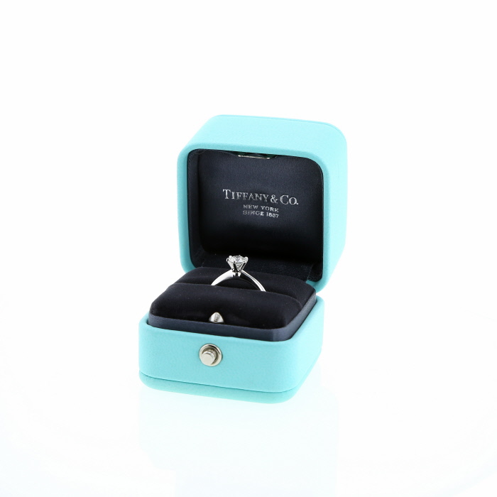 Anello solitario Tiffany & Co Setting in platino e diamante (0,52 carat) - Detail D2