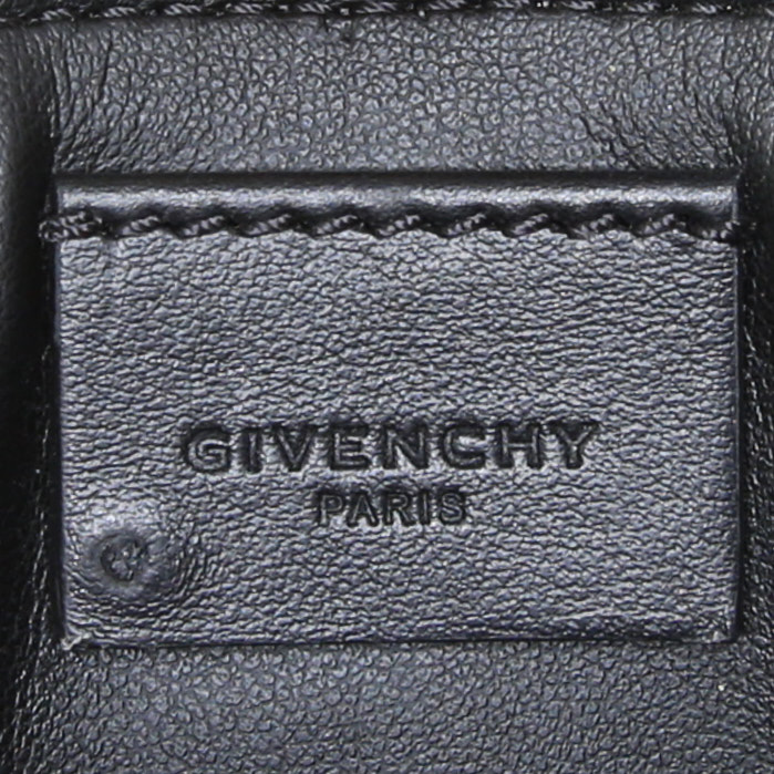 Sac bandoulière Givenchy Wallet On Chain en cuir noir - Detail D3