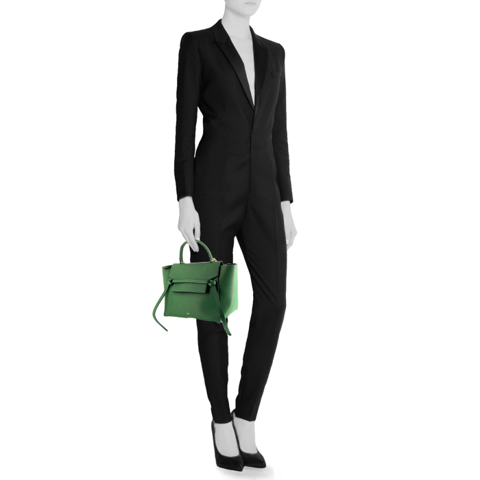 Bolso de mano Celine Belt mini en cuero granulado verde - Detail D1