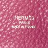 Bolso de mano Hermes Marwari en cuero togo color frambuesa y cuero marrón - Detail D3 thumbnail