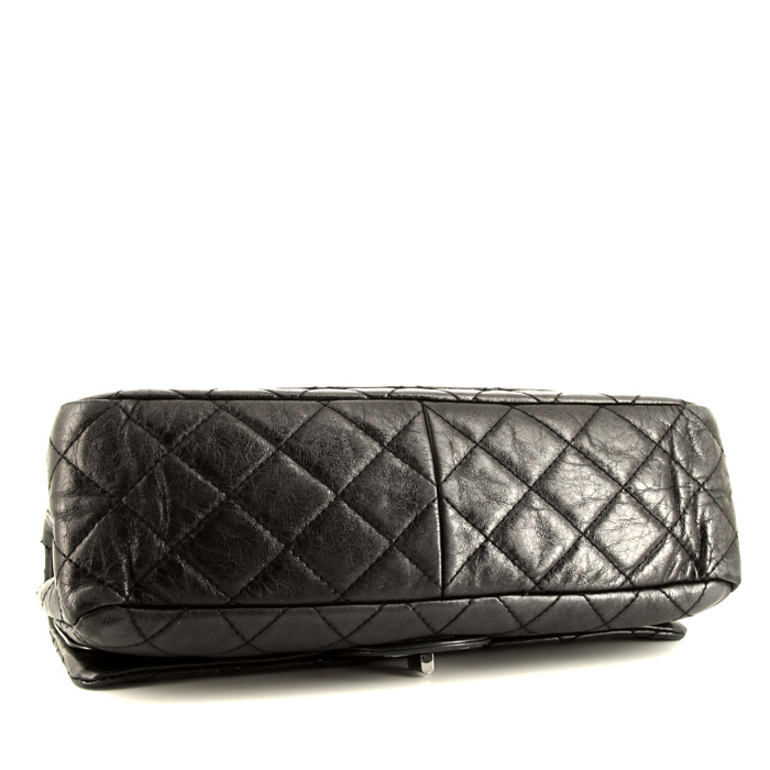 Bolso bandolera Chanel 2.55 modelo grande en cuero negro - Detail D5
