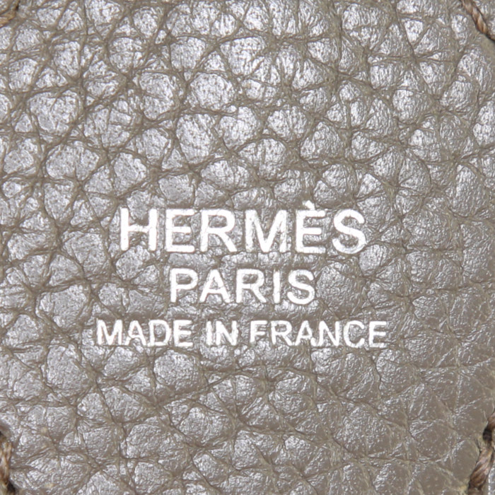 Hermes Evelyne small model shoulder bag in etoupe togo leather - Detail D3