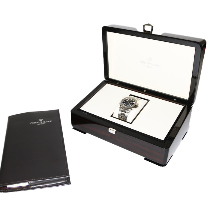 Patek Philippe Nautilus watch in stainless steel Ref:  5712 Circa  2012 - Detail D4