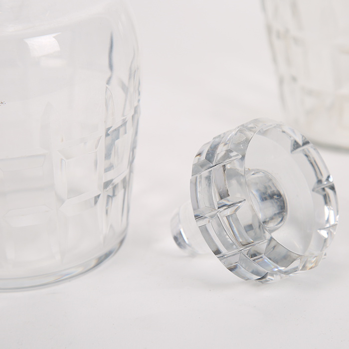 Hermès, porte-carafes, en cuir box bordeaux surpiqué, laiton doré et carafes en cristal de Baccarat, signé, des années 1950 - Detail D2