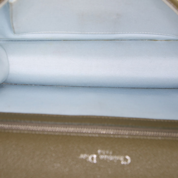 Sac à main Dior Diorama en cuir grainé vert-kaki - Detail D3