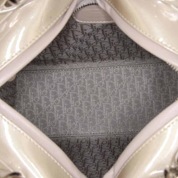 Borsa Dior Lady Dior modello medio in pelle verniciata beige e beige rosato cannage - Detail D3