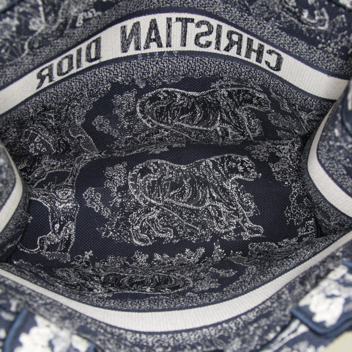 Shopping bag Dior Book Tote modello medio in tela blu e bianca con motivo - Detail D2