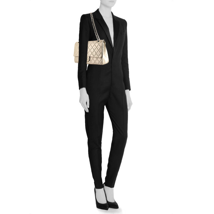 Chanel 2.55 handbag in silver quilted leather - Detail D1