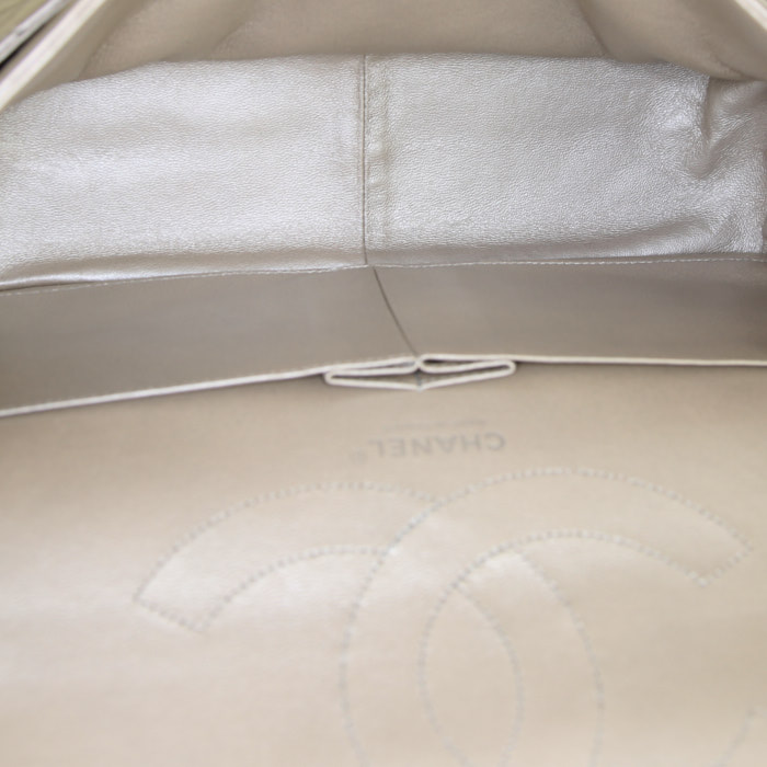 Chanel 2.55 handbag in silver quilted leather - Detail D3