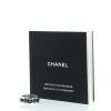 Anello flessibile Chanel Ultra modello medio in oro bianco e ceramica nera - Detail D2 thumbnail