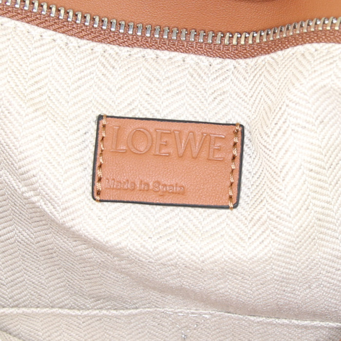 Loewe Puzzle  handbag in brown leather - Detail D4