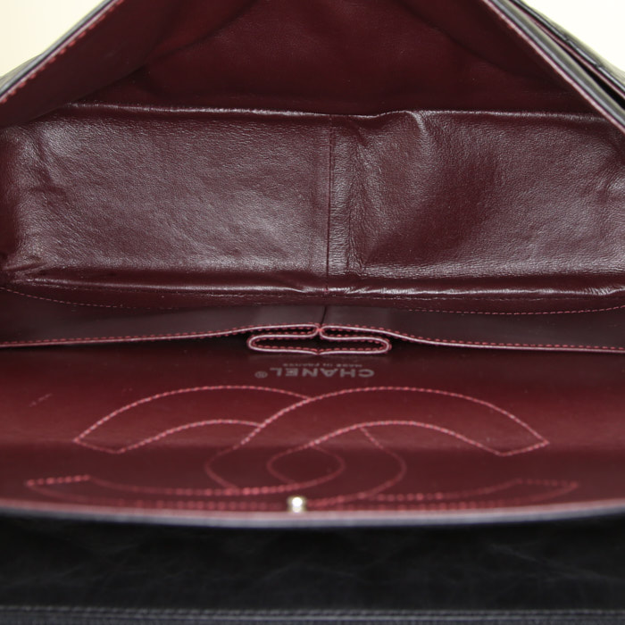 Chanel 2.55 shoulder bag in black quilted leather - Detail D3