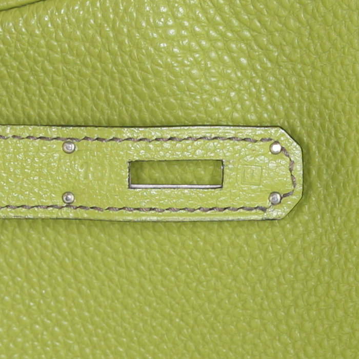 Bolso de mano Hermes Kelly 32 cm en cuero togo verde - Detail D5