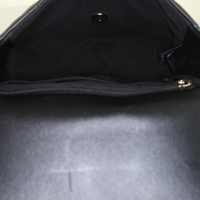 Borsa a tracolla Chanel in pelle trapuntata nera - Detail D2