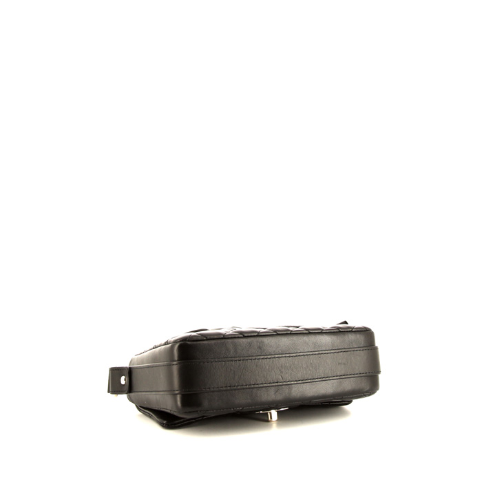 Bolso bandolera Chanel en cuero acolchado negro - Detail D4