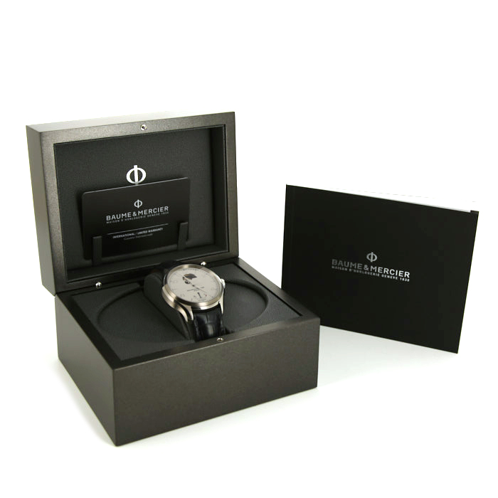 Baume & Mercier Clifton watch in stainless steel Ref:  M0A10448 Circa  2001 - Detail D3