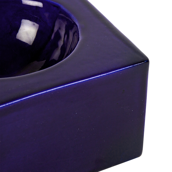 Ettore Sottsass, "444" asthray or pin tray, from the "Ceramiche a colaggio" series, in blue enamelled ceramic, Il Sestante edition, signed, from the 1960's - Detail D2