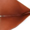Bolsito de mano Louis Vuitton en lona Monogram marrón - Detail D2 thumbnail