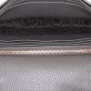 Bolso bandolera Gucci Interlocking G en cuero granulado gris - Detail D2 thumbnail