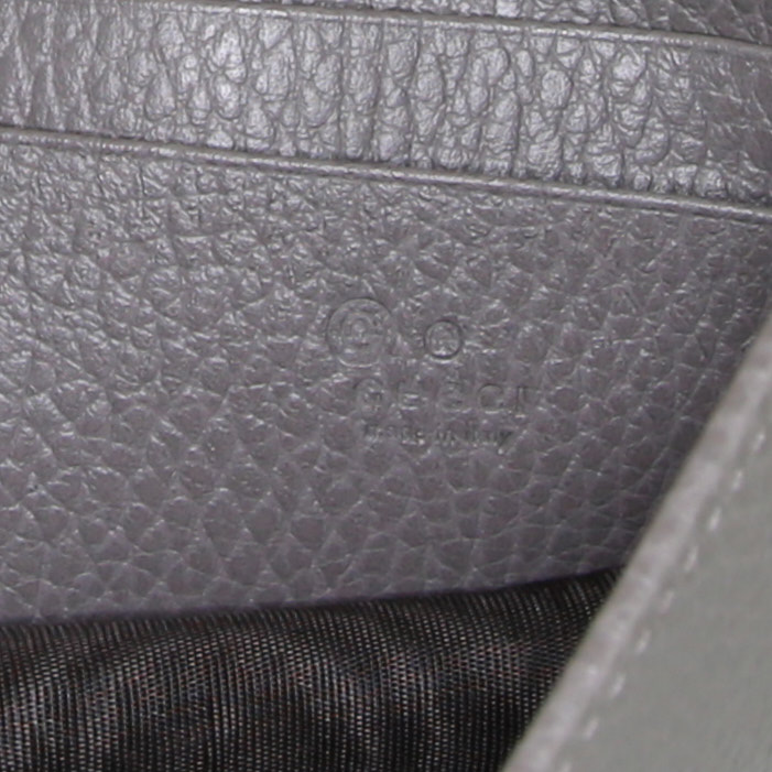 Borsa a tracolla Gucci Interlocking G in pelle martellata grigia - Detail D3