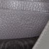 Bolso bandolera Gucci Interlocking G en cuero granulado gris - Detail D3 thumbnail