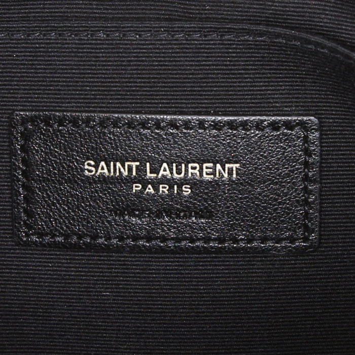 Bolsito de mano Saint Laurent en terciopelo acolchado negro - Detail D3