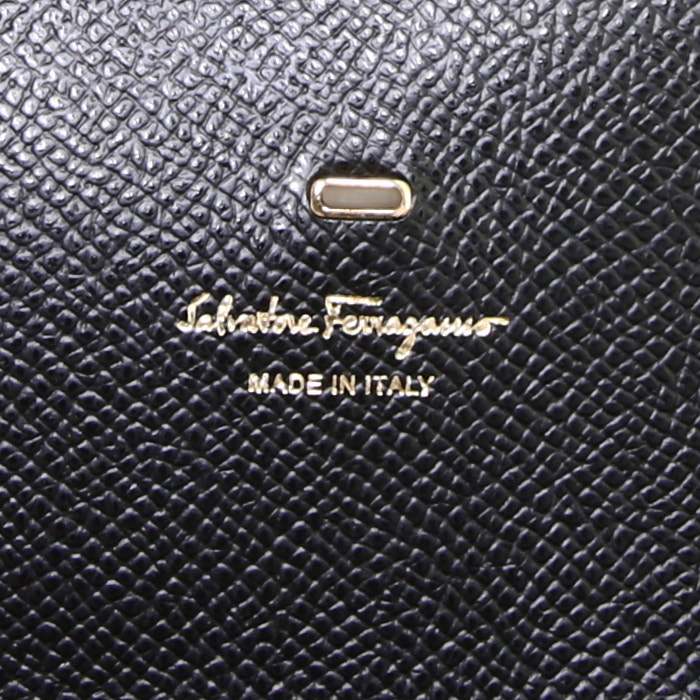 Bolso bandolera Salvatore Ferragamo en cuero negro - Detail D3