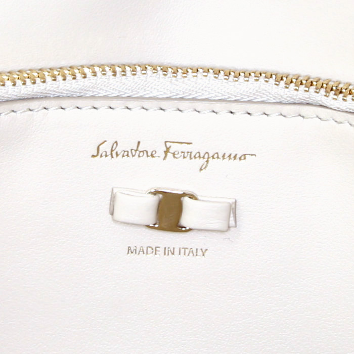 Bolso bandolera Salvatore Ferragamo en cuero marrón oscuro - Detail D4