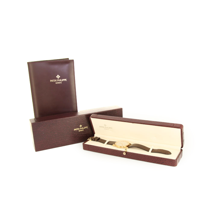 Patek Philippe Calatrava watch in yellow gold Ref:  5196 Circa  2005