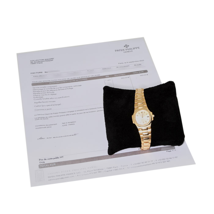 Patek Philippe Nautilus watch in yellow gold Ref:  4700 Circa  1980