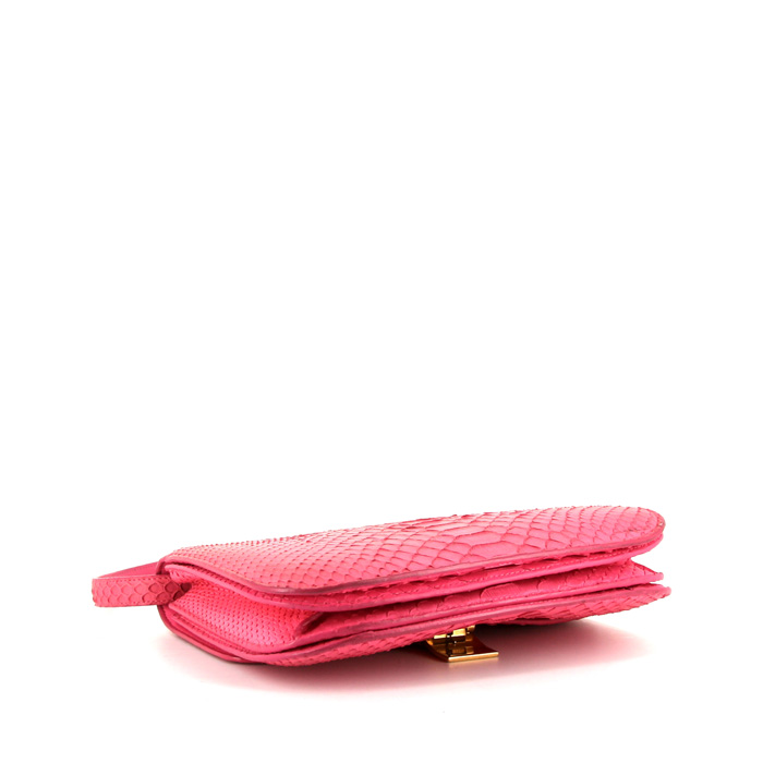 Bolso bandolera Céline Classic Box en piel de pitón rosa - Detail D4