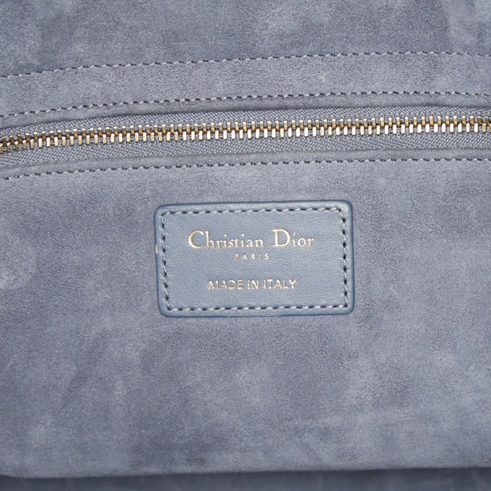 Sac à main Dior Lady Dior grand modèle en cuir cannage bleu - Detail D4