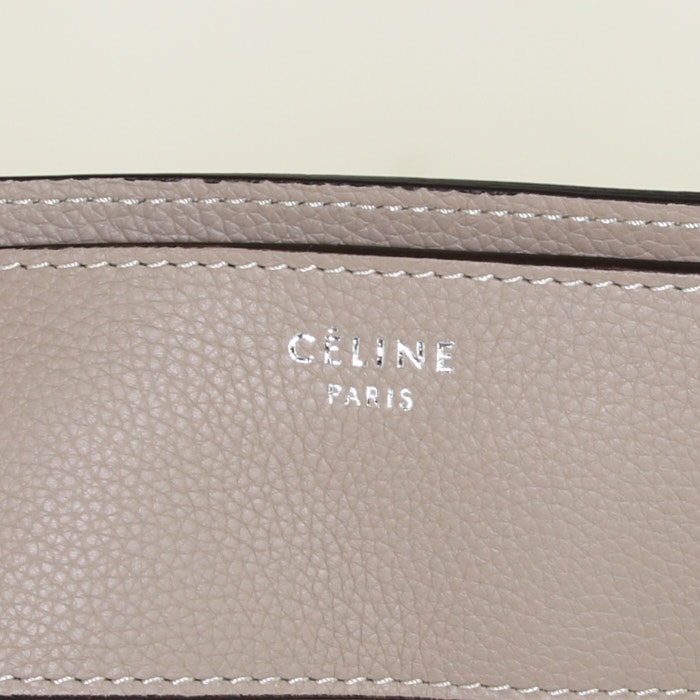 Sac à main Celine Luggage grand modèle en cuir grainé beige - Detail D3