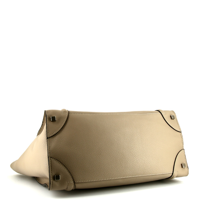 Bolso de mano Celine Luggage modelo grande en cuero granulado beige - Detail D4