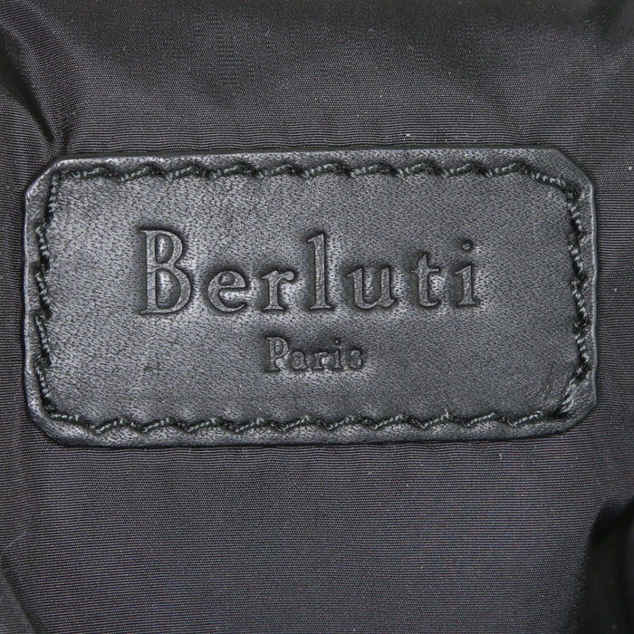 Mochila Berluti Explorer en cuero marrón y lona negra - Detail D3