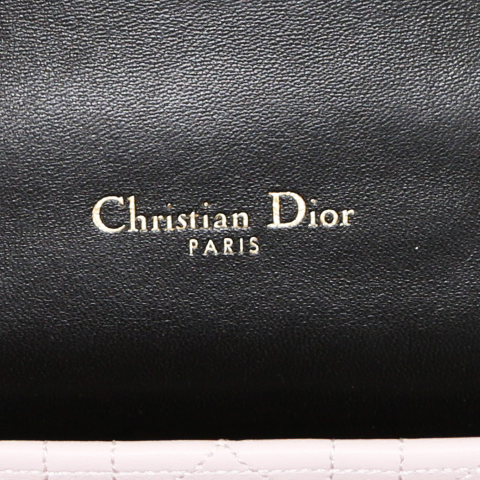 Bolso para llevar al hombro o en la mano Dior Miss Dior en cuero acolchado negro - Detail D4