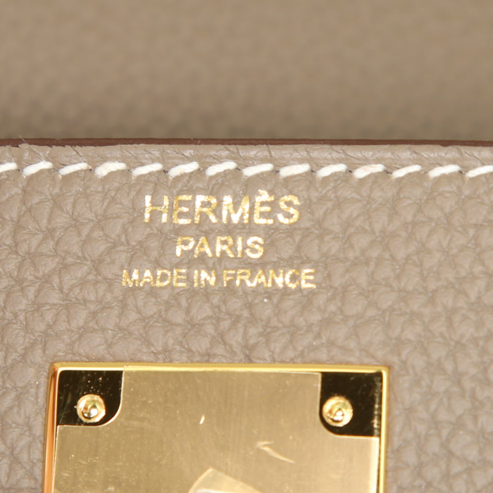 Sac à main Hermès Kelly 28 cm en cuir togo étoupe - Detail D4