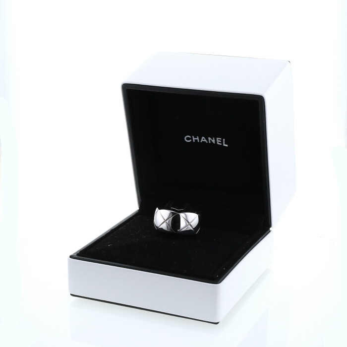 Bague Chanel Coco grand modèle en or blanc - Detail D2