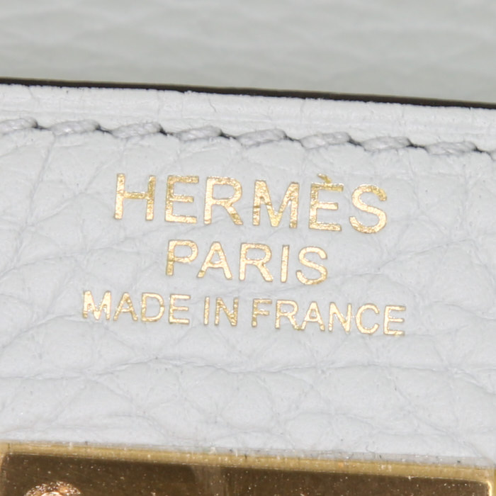 Sac à main Hermes Kelly 32 cm en cuir togo bleu Brume - Detail D4