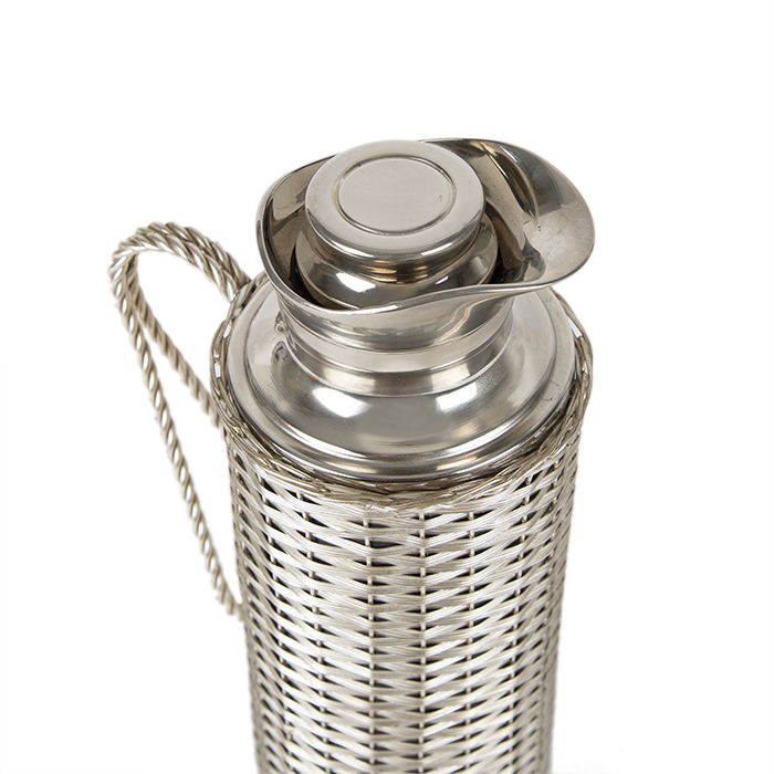 Christian Dior, thermos flask in silvered metal imitating the work of basketry, signed, from the beginning of the 1980's - Detail D1