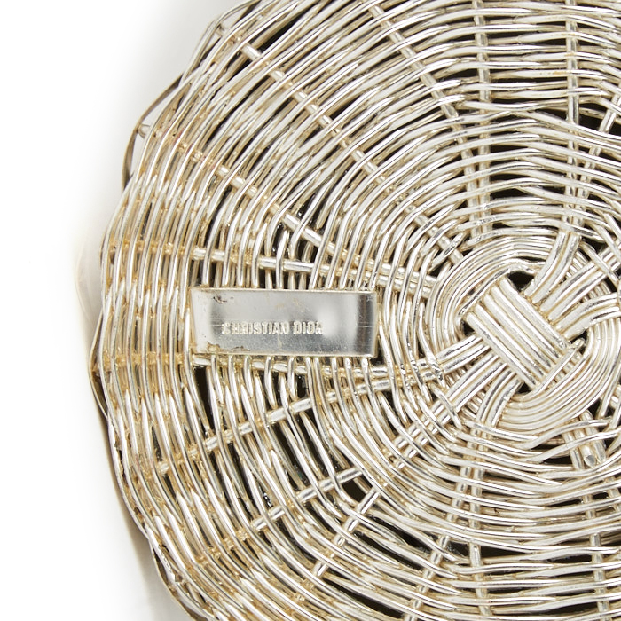 Christian Dior, thermos flask in silvered metal imitating the work of basketry, signed, from the beginning of the 1980's - Detail D3