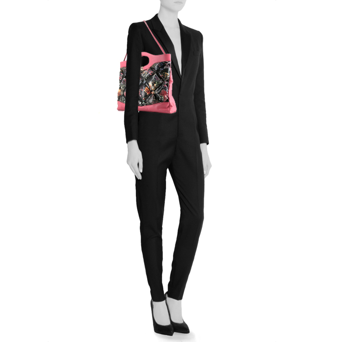 Sac à main Chanel  31 défilé la Forêt en toile matelassée noire et cuir rose - Detail D2