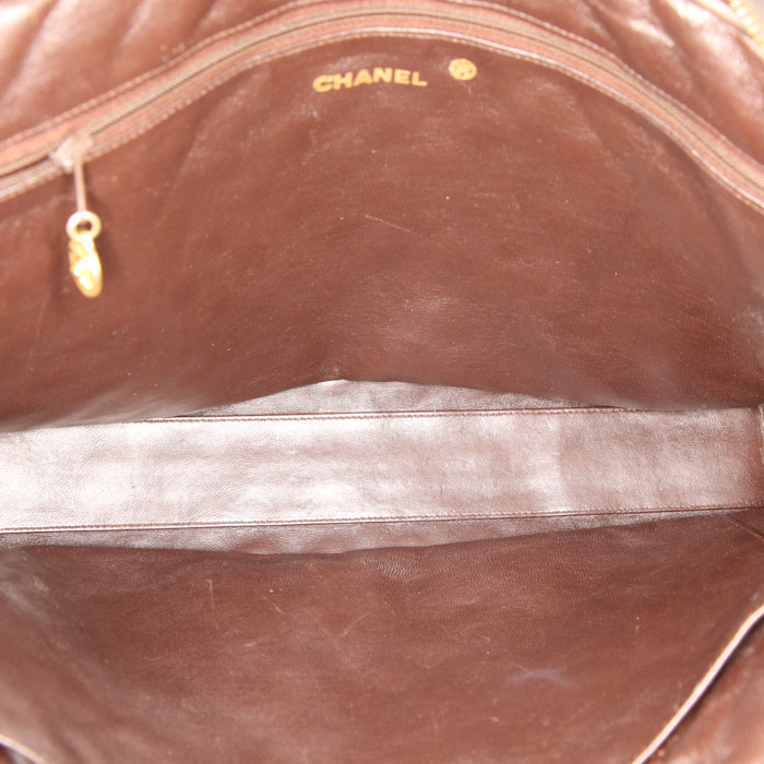 Chanel Grand Shopping handbag in brown quilted leather - Detail D2